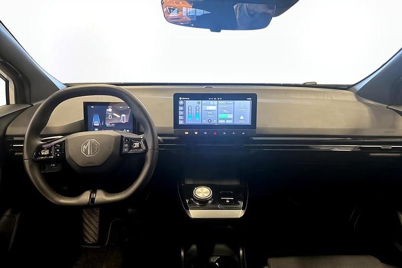 Begagnad MG MG4 EV 125 kW (171 HK) 2023 Vit Halvkombi