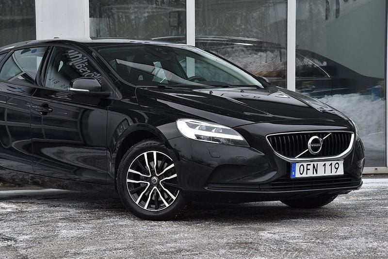 Begagnad Volvo V40 150 HK (110 kW) 2016 Svart Halvkombi