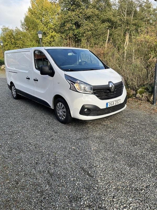 Vit Begagnad 2017 Renault Trafic Van | 95 000 kr (Superpris) - Bild 1/4