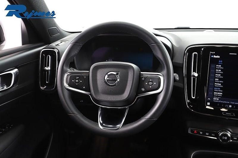 Begagnad Volvo XC40 Core 185 kW (252 HK) 2023 Vit SUV