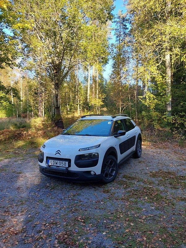 Begagnad Citroën C4 Cactus 82 HK (60 kW) 2015 Vit Halvkombi
