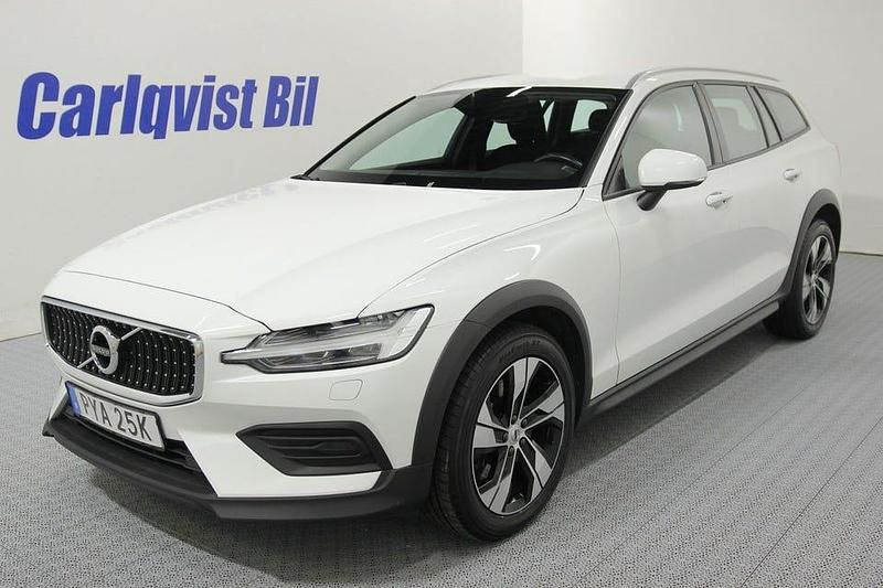 Vit Begagnad 2020 Volvo V60 CC Momentum Kombi | 289 000 kr (Marknadspris) - Bild 1/4