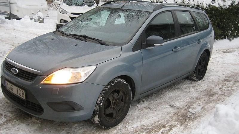 Grå Begagnad 2009 Ford Focus Trend Kombi | 22 900 kr (Marknadspris) - Bild 1/3