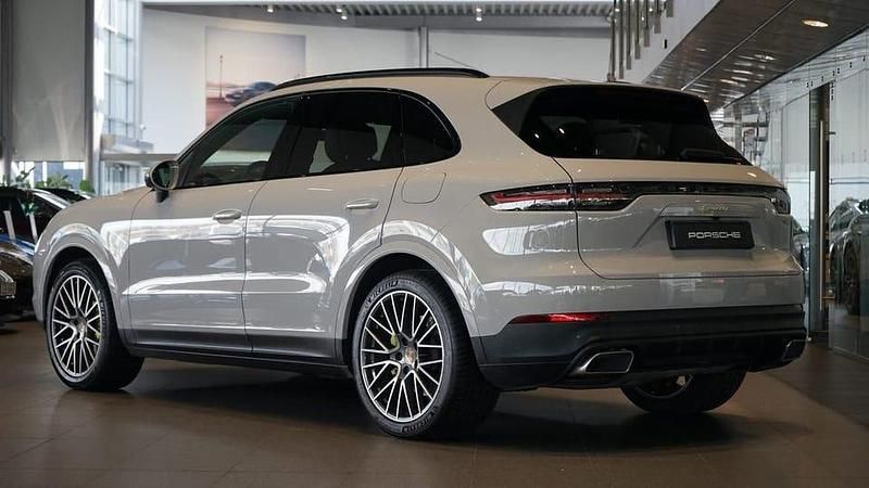 Begagnad Porsche Cayenne 468 HK (344 kW) 2022 Grå SUV