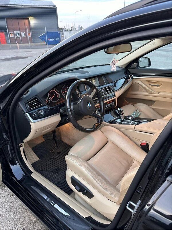 Svart Begagnad 2017 BMW 520 Kombi | 175 000 kr (Marknadspris) - Bild 1/4