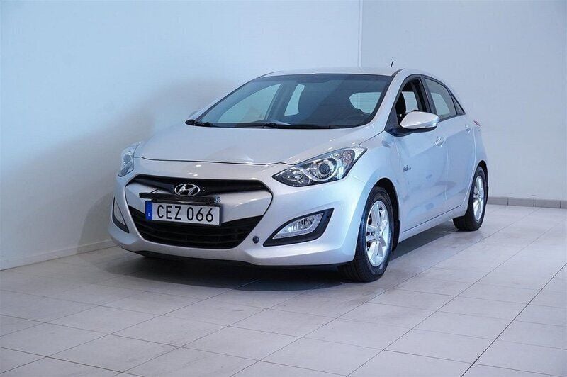 Silver Begagnad 2014 Hyundai i30 Halvkombi | 89 900 kr (Lite dyr) - Bild 1/4