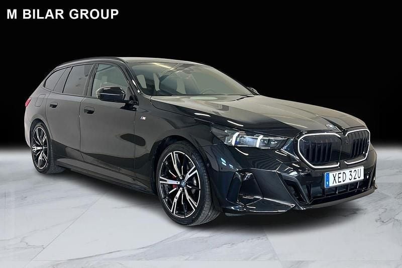 Svart Begagnad 2025 BMW 530e M Sport Kombi | 699 000 kr (Lite dyr) - Bild 1/4