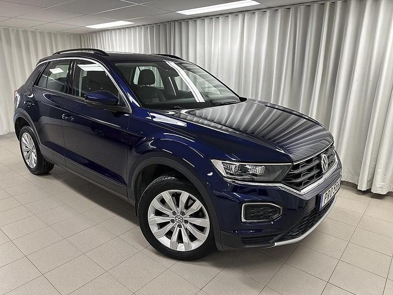 Blå Begagnad 2018 VW T-Roc SUV | 189 000 kr (Marknadspris) - Bild 1/4