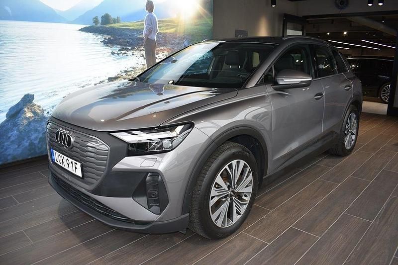 Grå Begagnad 2023 Audi Q4 e-tron Proline SUV | 419 000 kr - Bild 1/4
