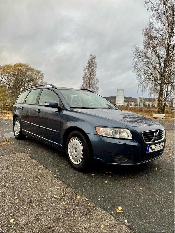 Blå Begagnad 2009 Volvo V50 Momentum Kombi | 24 500 kr (Bra pris) - Bild 1/4