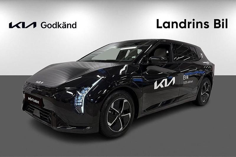 Begagnad Kia EV4 GT-Line 150 kW (204 HK) 2026 Svart Halvkombi