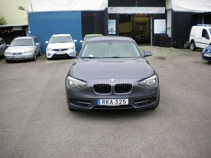 Begagnad BMW 116 Sport Line 116 HK (85 kW) 2013 Mörkgrå (grå) Halvkombi