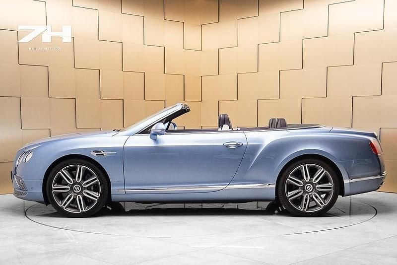 Begagnad Bentley Continental GT Convertible Mulliner 590 HK (433 kW) 2017 Blå Cab