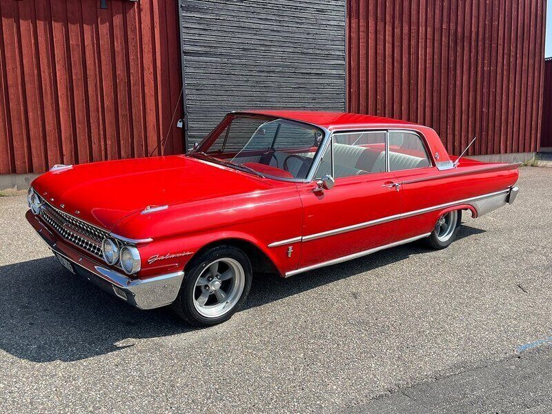Röd Begagnad 1961 Ford Galaxie Sportkupé | 185 000 kr - Bild 1/4