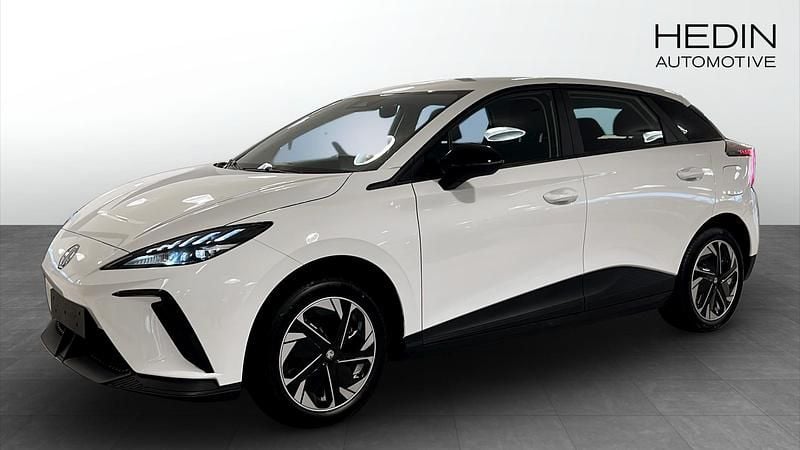 Vit Begagnad 2024 MG MG4 EV Halvkombi | 374 987 kr - Bild 1/4