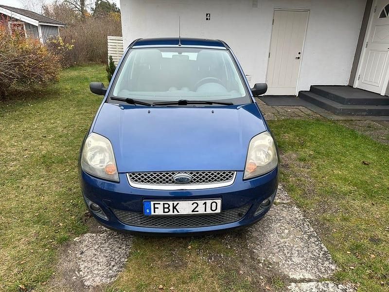 Begagnad 2008 Ford Fiesta Halvkombi | 30 000 kr (Marknadspris) - Bild 1/4