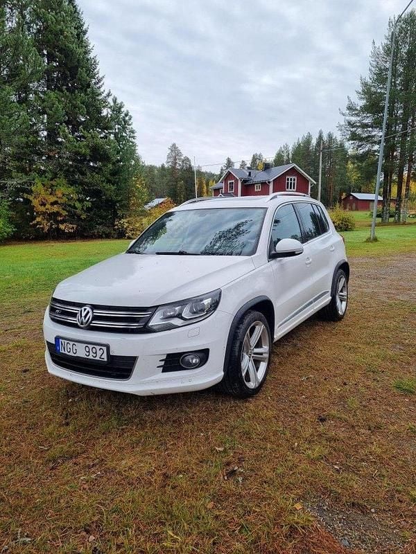 Vit Begagnad 2013 VW Tiguan Sportline SUV | 116 000 kr (Marknadspris) - Bild 1/4