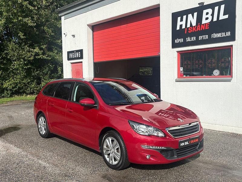 Mörkröd Begagnad 2015 Peugeot 308 Active Kombi | 89 900 kr (Marknadspris) - Bild 1/4