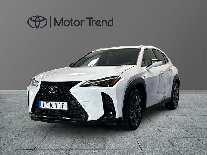 Vit Begagnad 2024 Lexus UX 300h Sport Design Packet SUV | 389 900 kr - Bild 1/3