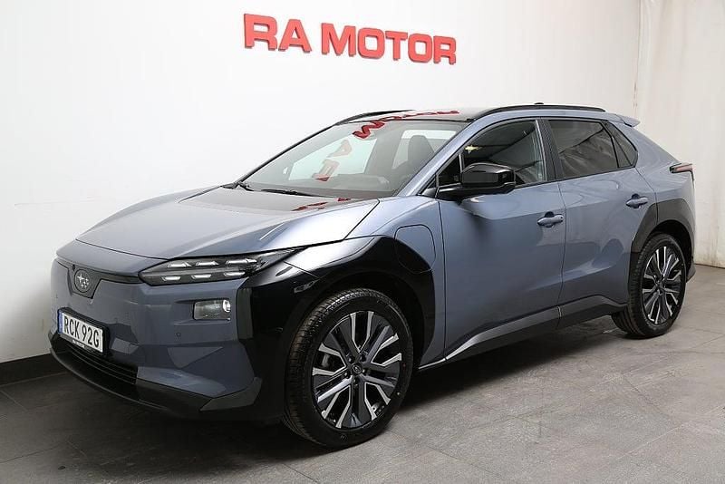 Grå Ny 2026 Subaru Solterra SUV | 559 900 kr (Marknadspris) - Bild 1/4