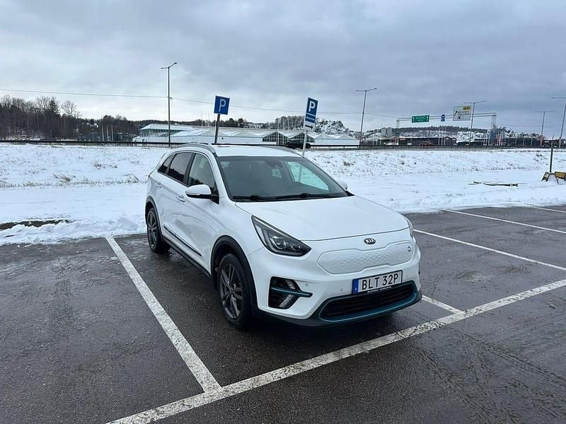 Begagnad 2021 Kia e-Niro SUV | 229 900 kr (Bra pris) - Bild 1/4