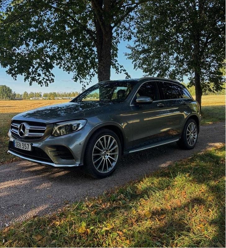 Grå Begagnad 2018 Mercedes GLC220 AMG SUV | 259 000 kr (Bra pris) - Bild 1/4