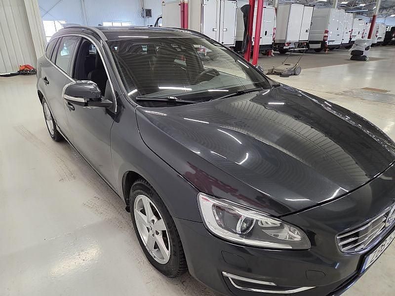 Begagnad Volvo V60 Momentum 150 HK (110 kW) 2017 Grå Kombi