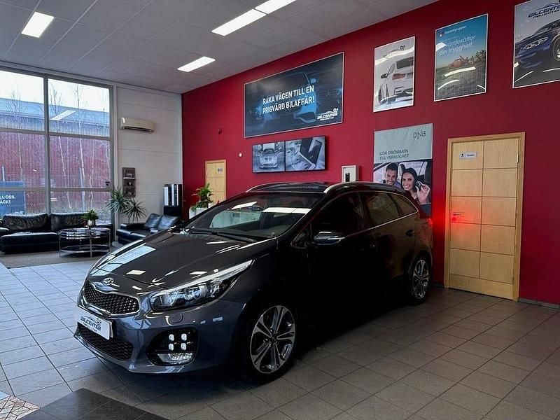Grå Begagnad 2017 Kia Ceed GT-Line Halvkombi | 149 500 kr (Marknadspris) - Bild 1/4