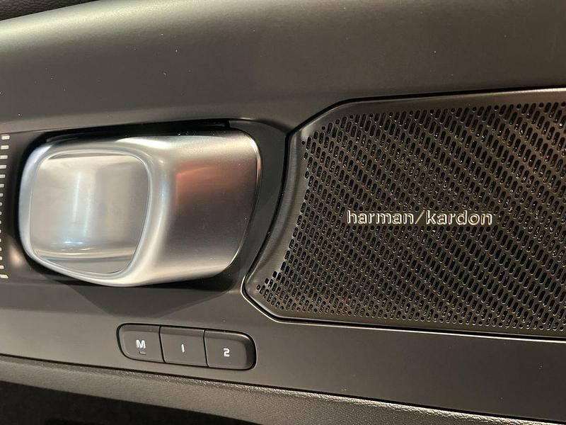 Blå Begagnad 2025 Volvo EX40 Plus SUV | 529 000 kr (Bra pris) - Bild 1/4