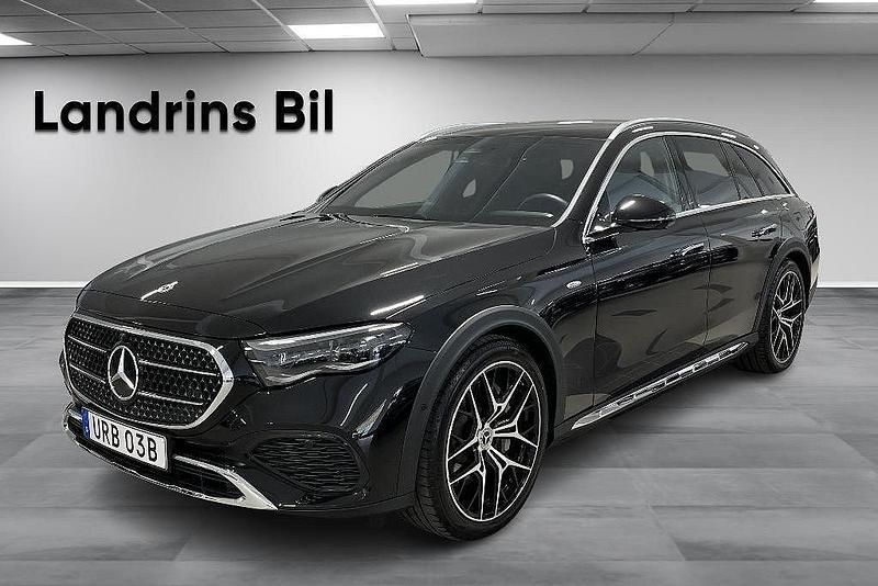 Svart (obsidiansvart metallic) Begagnad 2024 Mercedes E300 Avantgarde Sedan | 739 900 kr (Lite dyr) - Bild 1/4