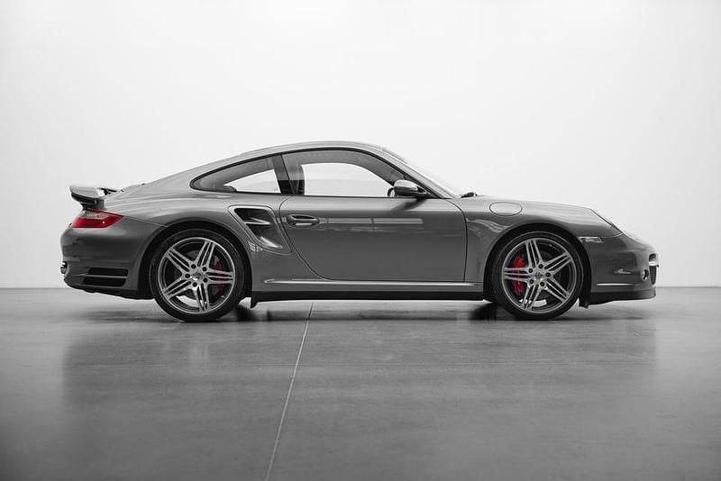 Begagnad Porsche 997 Turbo 480 HK (353 kW) 2007 Grå