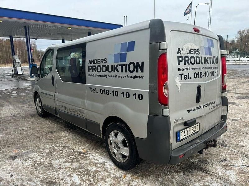 Begagnad Opel Vivaro 146 HK (107 kW) 2007 Silver Minibuss