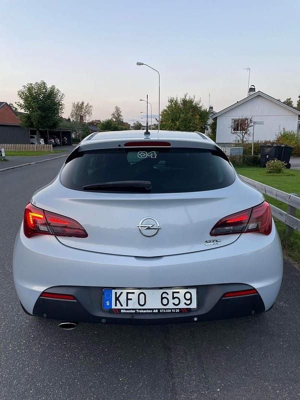 Grå Begagnad 2012 Opel Astra GTC | 64 900 kr - Bild 1/4