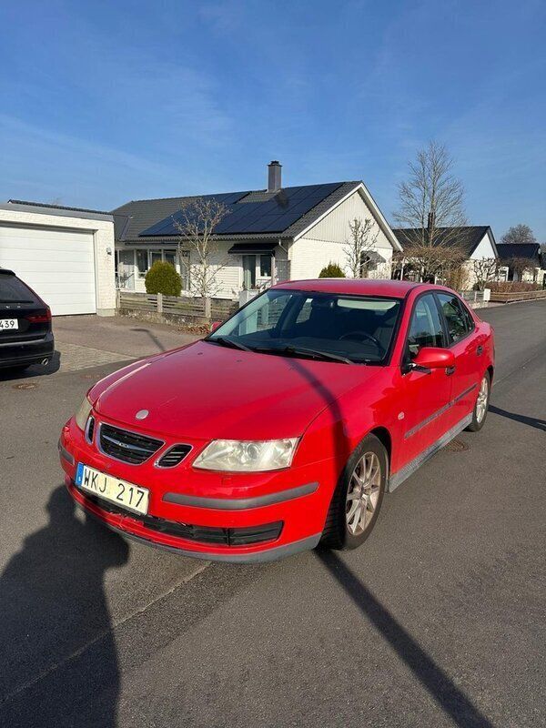 Röd Begagnad 2005 Saab 9-3 Linear Sedan | 15 000 kr (Superpris) - Bild 1/4