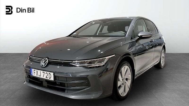 Mörkgrå Begagnad 2024 VW Golf VIII Life Kombi | 304 900 kr (Marknadspris) - Bild 1/4