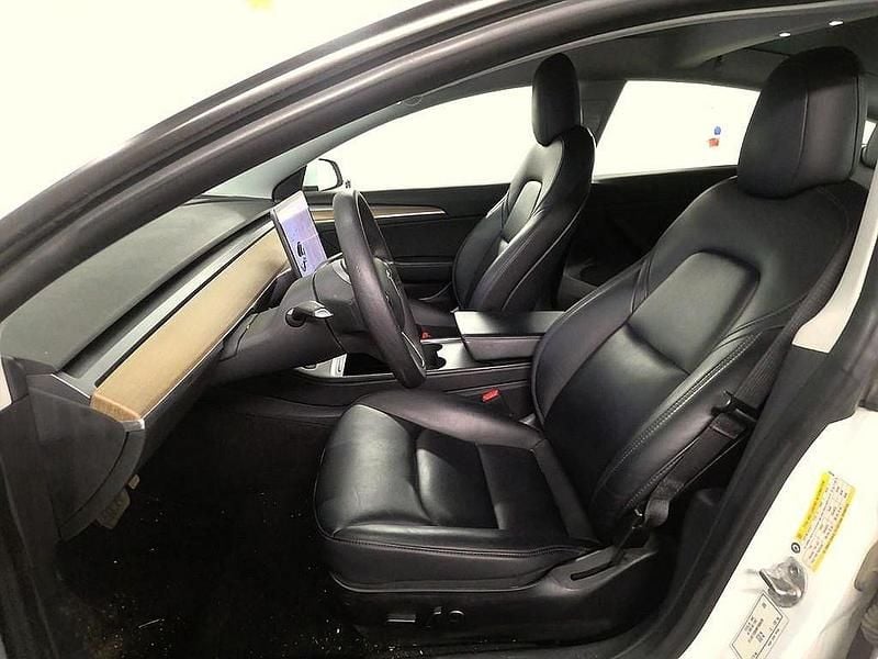Vit Begagnad 2021 Tesla Model 3 Sedan | 249 900 kr (Lite dyr) - Bild 1/3