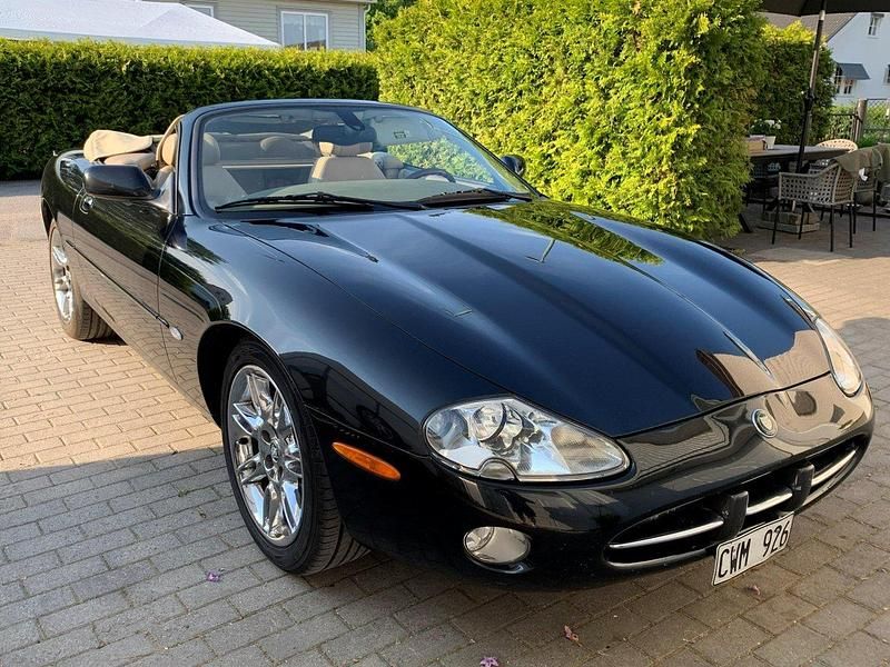 Svart Begagnad 2002 Jaguar XK Cab | 125 000 kr - Bild 1/4