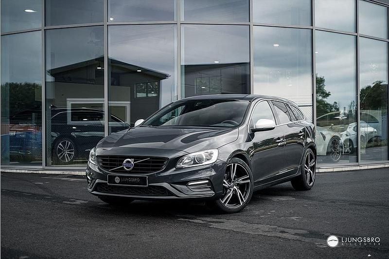 Grå Begagnad 2018 Volvo V60 R-Design Kombi | 229 900 kr (Bra pris) - Bild 1/4