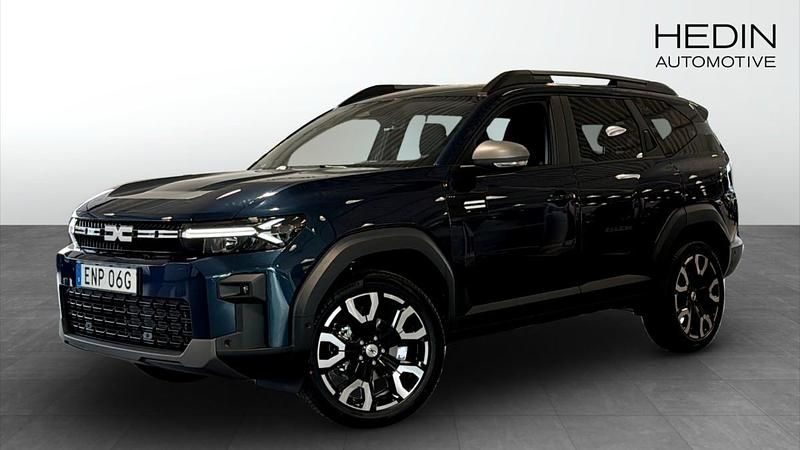 Blå (blue) Begagnad 2025 Dacia Bigster Journey SUV | 364 900 kr (Marknadspris) - Bild 1/4