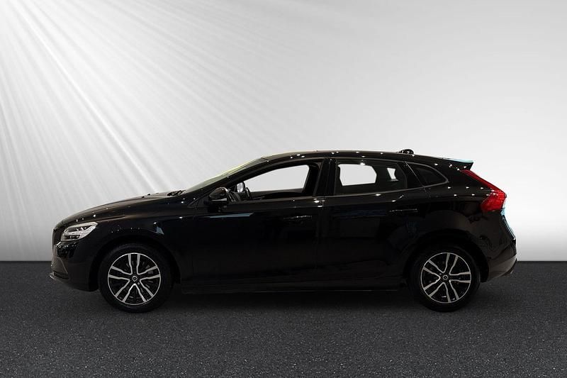 Begagnad Volvo V40 Business Edition 154 HK (113 kW) 2018 Svart Halvkombi