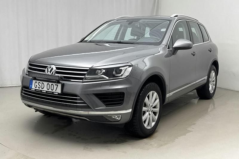 Grå Begagnad 2016 VW Touareg SUV | 169 000 kr (Bra pris) - Bild 1/4