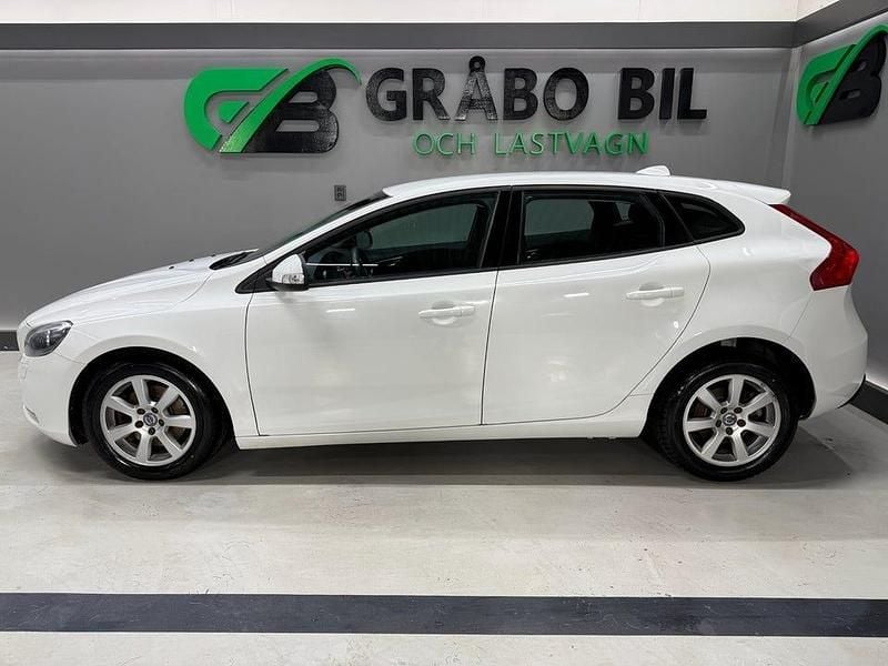 Begagnad Volvo V40 Kinetic 120 HK (88 kW) 2016 Vit