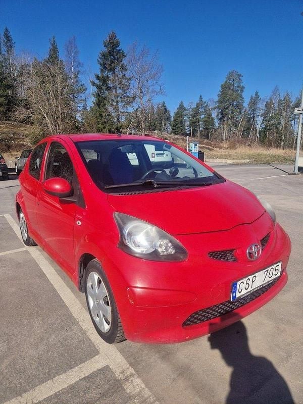 Röd Begagnad 2007 Toyota Aygo Halvkombi | 34 900 kr (Bra pris) - Bild 1/4