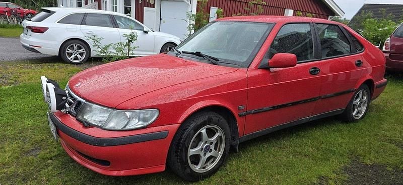 Röd Begagnad 2003 Saab 9-3 Halvkombi | 7 500 kr (Superpris) - Bild 1/2