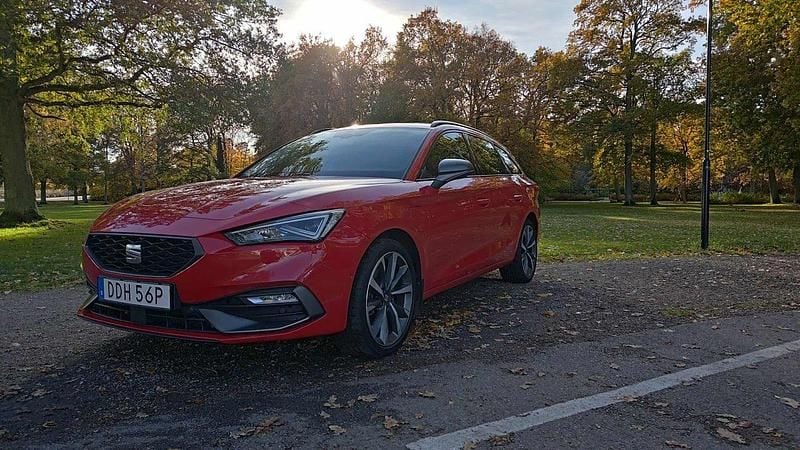 Röd Begagnad 2021 Seat Leon ST Kombi | 210 000 kr (Bra pris) - Bild 1/4