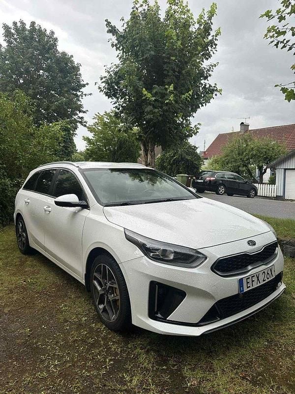 Vit Begagnad 2019 Kia Ceed Sportswagon GT-Line Kombi | 164 900 kr (Marknadspris) - Bild 1/4