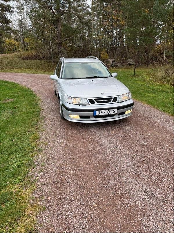 Silver Begagnad 2001 Saab 9-5 Aero Kombi | 27 500 kr (Marknadspris) - Bild 1/4