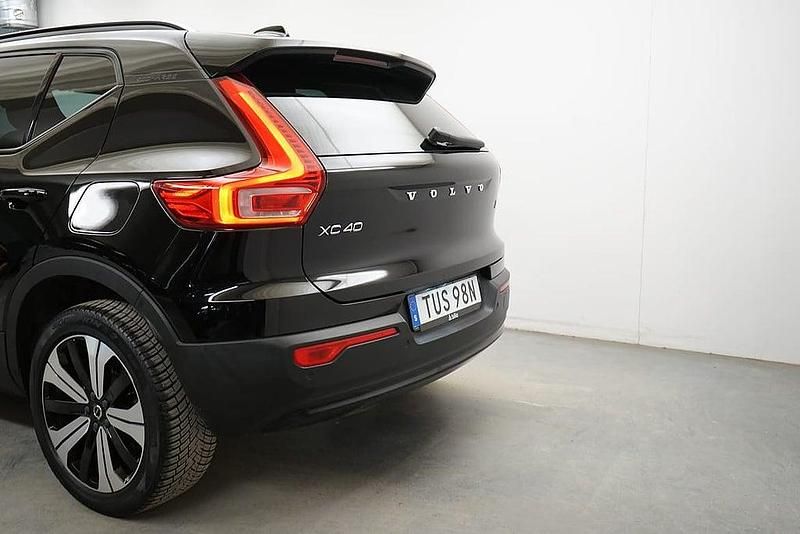 Begagnad Volvo XC40 Single Motor 175 kW (238 HK) 2022 Svart SUV