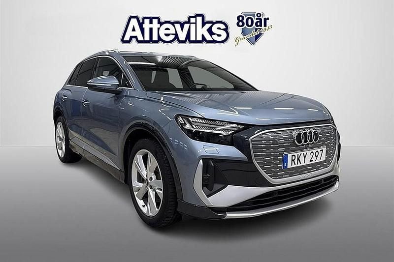 Blå Begagnad 2023 Audi Q4 e-tron Comfort SUV | 439 900 kr (Marknadspris) - Bild 1/4