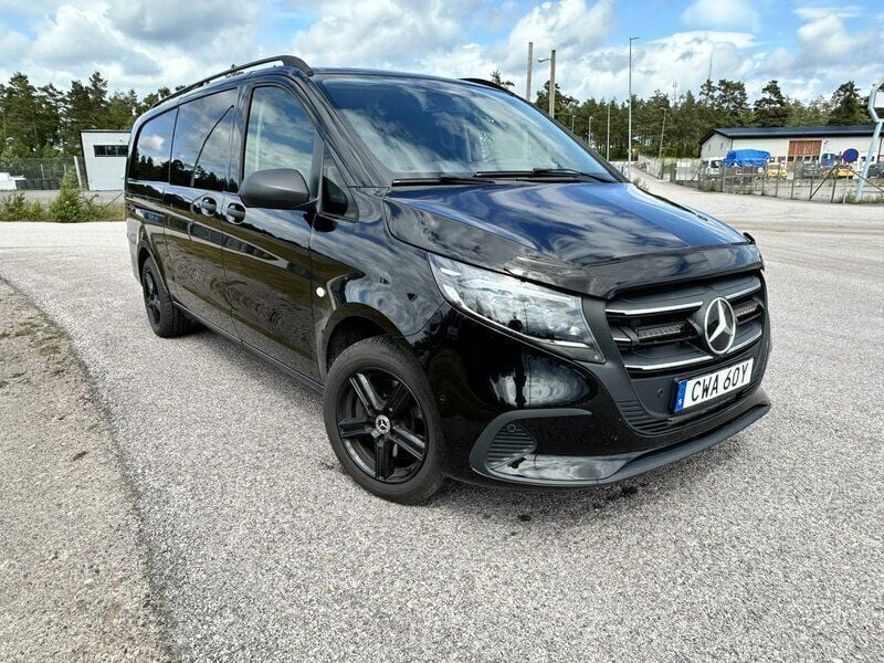 Svart Begagnad 2025 Mercedes Vito Minibuss | 260 000 kr - Bild 1/4